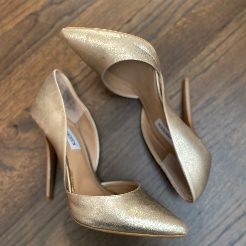 Gold Steve Madden pumps